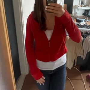 croppad velour zip up - sjukt snygg💗 strl L men jag har S som referens🙌