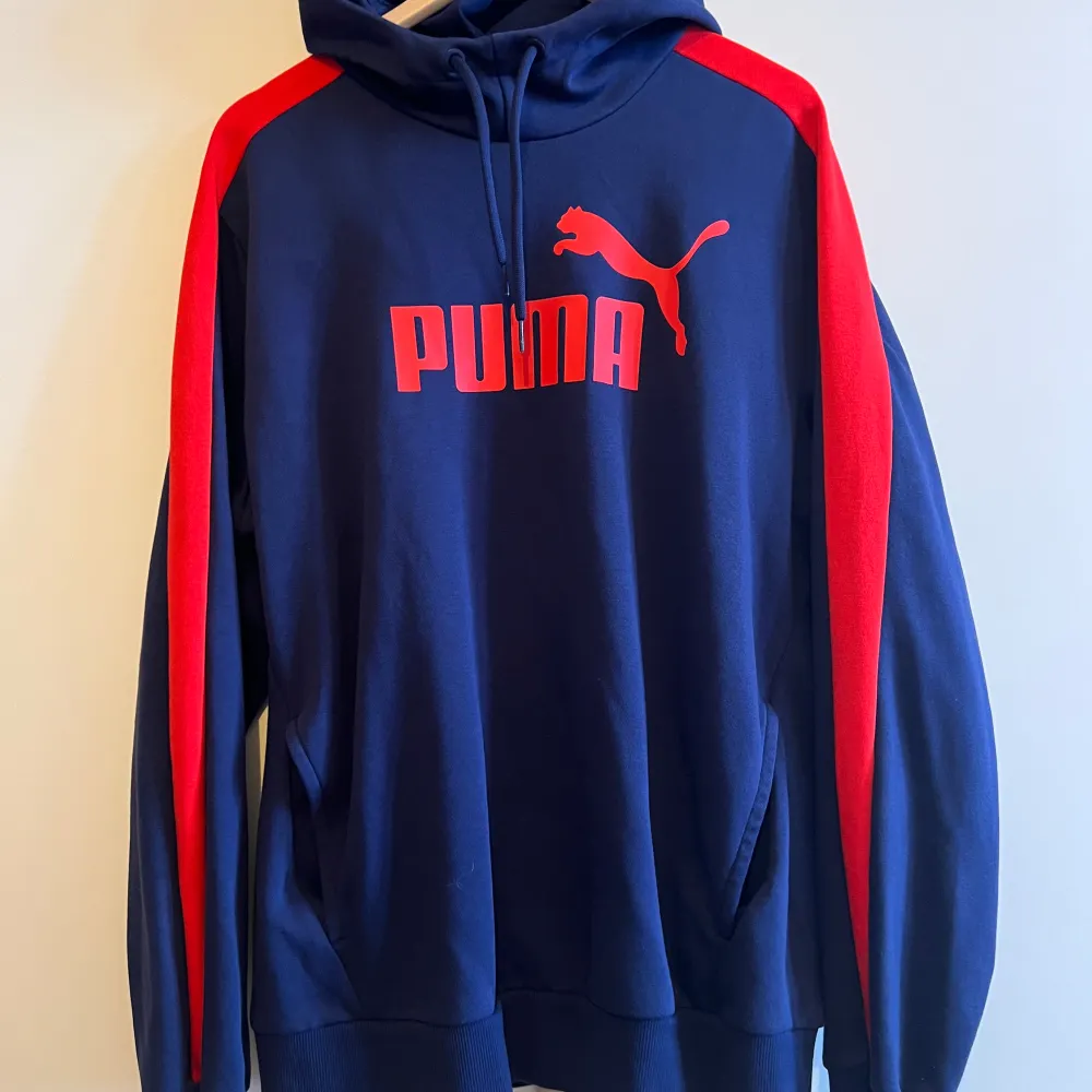 Puma hoodie set  i storlek Large, och byxor i storlek Large. . Hoodies.