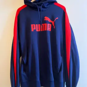 Puma hoodie set  i storlek Large, och byxor i storlek Large. 