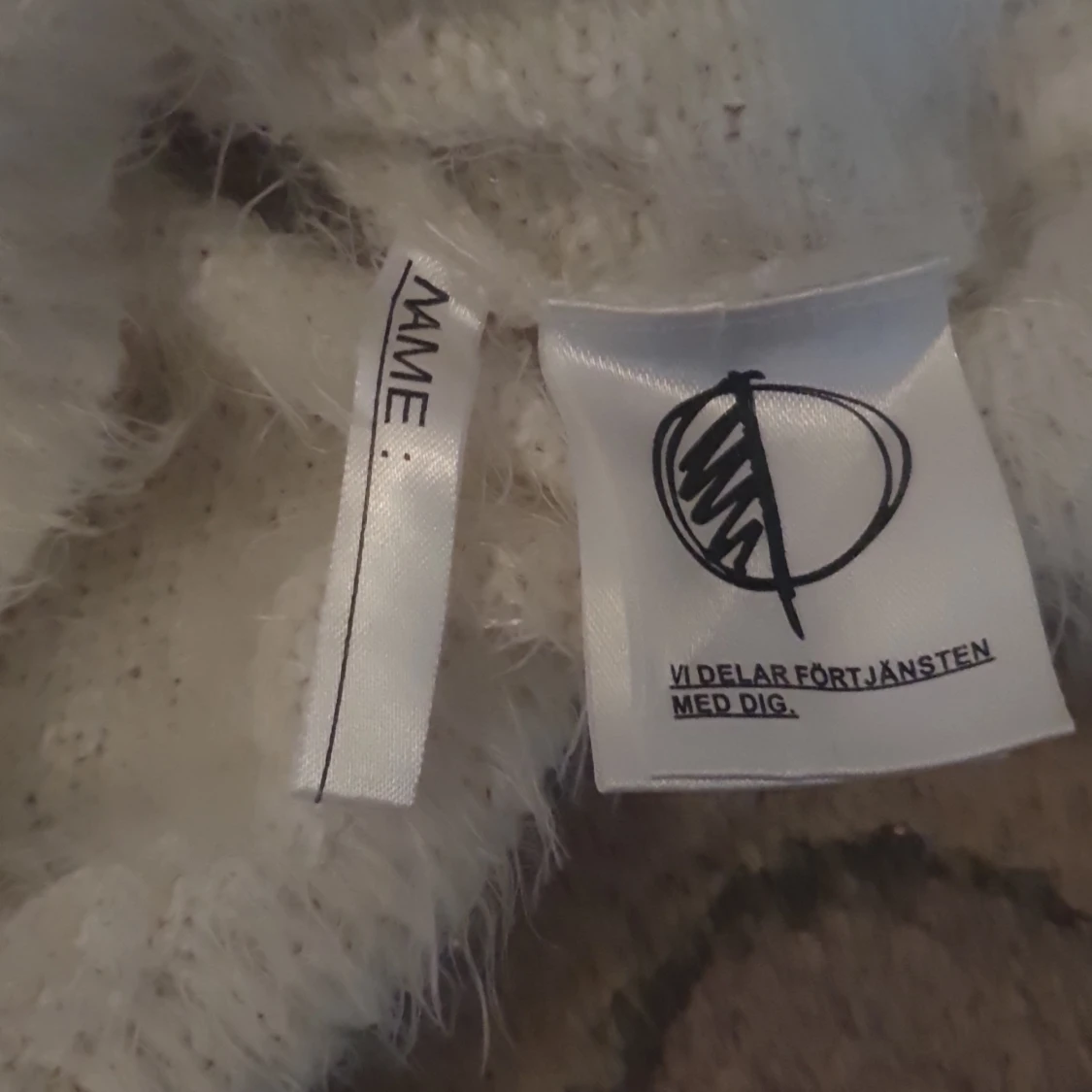 Vit flufig tröja - 90