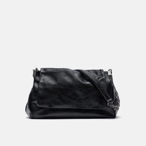 Svart zara väska - Populär jättefin zara väska🩷i fint skick men säljer då den inte använda