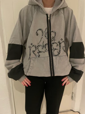 Racer Worldwide hoodie - Jättefin racer worldwide hoodie, har använts typ två gånger så är i gott skick!