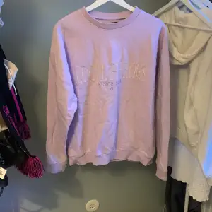 Lila / rosa tröja som inte kommer till användning, lite använd men super skön❤️