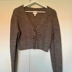 Cardigan från H&M - säljer denna jättesöta cardigan från h&m i storlek S💗