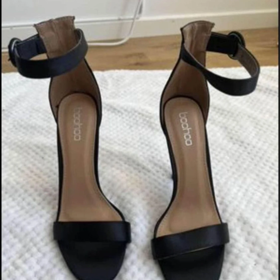 Svarta stilrena klackskor 