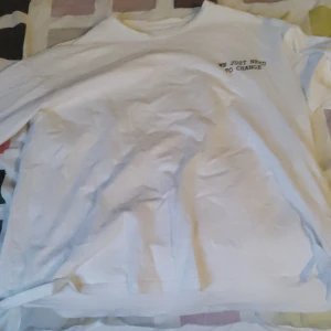 en vit tröja från dazy💗 - En vit långärmad tröja från dazy (shein)❤️