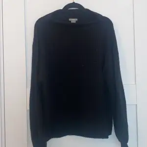 Supergulliga svart stickad tröja ifrån lindex 