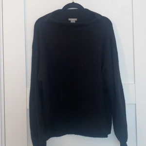 Stickad  - Supergulliga svart stickad tröja ifrån lindex 