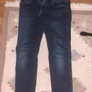 Storlek är w29 L34 tvär sköna jeans. Det är ett pr hypet Flex men lappen gick bort men dem är i jätte bra skick