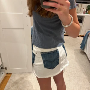 Jeanskjol - Omgjord jeanskjol med skitsnygga detaljer⭐️