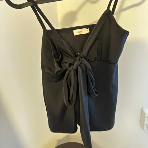 Söt festtopp från nelly - Jättefin topp från Nelly i toppskick💓tryck gärna på köp nu