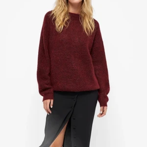 ACNE STUDIOS MOHAIR TRÖJA - Säljer denna mohair tröja ifrån Acne Studios!! Storlek S men oversized! Suuuperfin vinröd färg! Använd endast ett fåtal gånger!