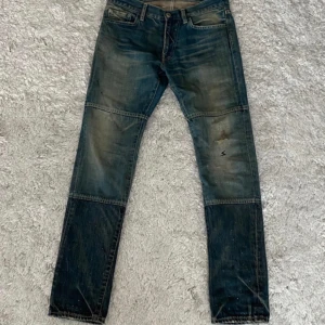 Undercover jeans  - Säljer dessa as feta undercover jeans. Använda men väldigt mycket liv kvar i sig. Dem är gjord av selvedge denim. Skriv om du har frågor :) priset är diskuterbart 