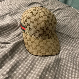Gucci keps - Gucci keps aldrig använt 