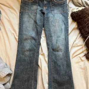 Jeans från only som är använda fåtal gånger, inga defekter, storleken är oklart men jag har vanligtvis 34/36 