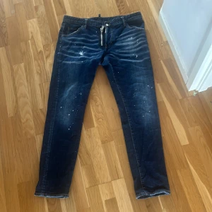 dsquared2 jeans - Tja, säljer dessa feta jeansen. Skick 9/10.   Pris 1500 kr men de kan diskuteras vid snabb affär. DM för fler frågor.  