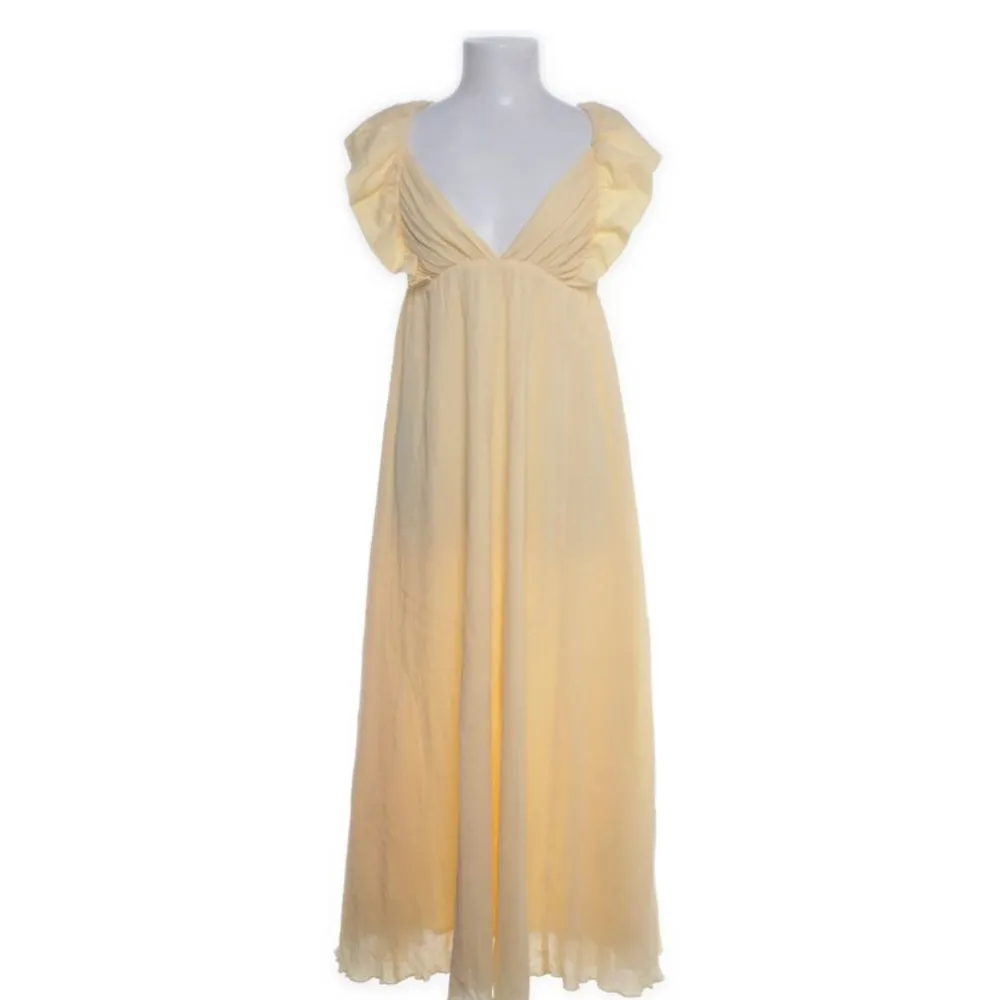 Super fint skick, som ny!!  Pastel gul klänning som är perfekt nu inför sommaren. . Klänningar.