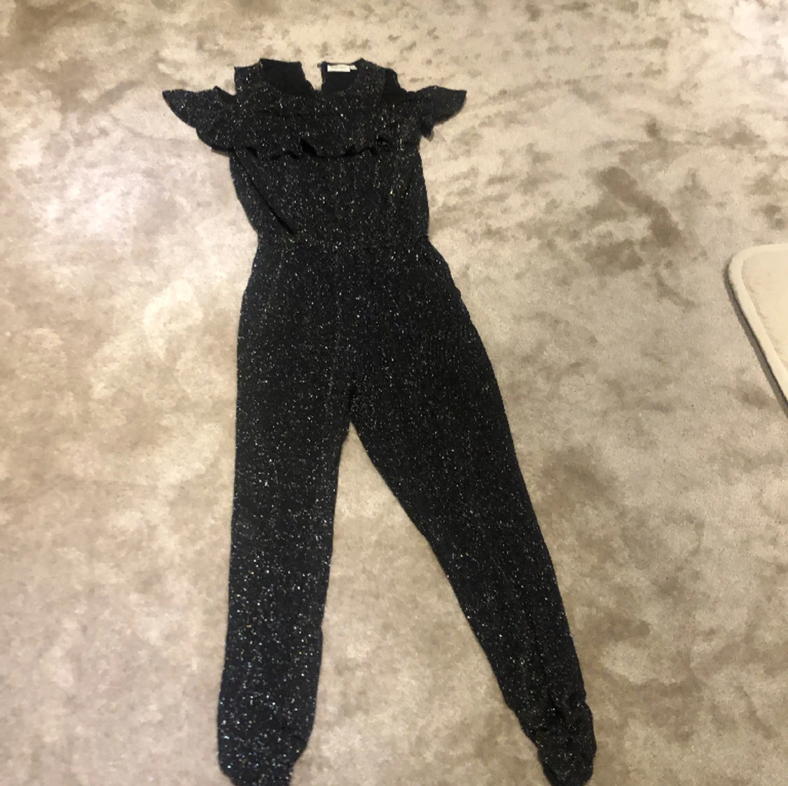 Svartglittrig byxdress