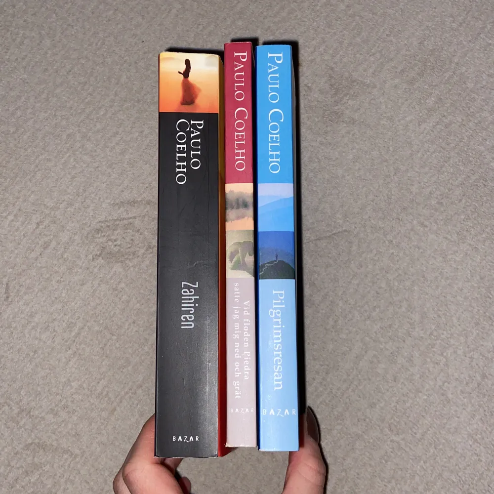 Säljer tre Paulo Coelho-böcker i nyskick, perfekt julklapp till någon som gillar läsning!✨💛. Övrigt.