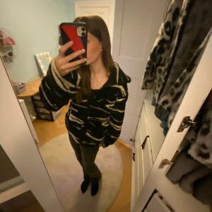 Zebramönstrad fleece - trendig fleecejacka/ tröja från hm💗 supersöt!