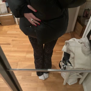 Leopard jeans - Utsvängda leopard Jeans från Calzedonia! Använda en gång