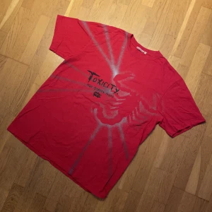 Y2K T shirt XXL - Riktigt fet t-shirt från no problem streetwear. Mycket fint skick trots åldern. Den är väldigt stor och baggy