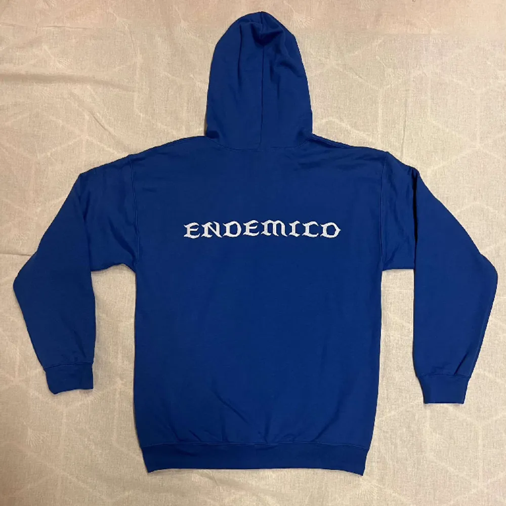 Hej vi på Endemico säljer våra egna gjorde tröjor vi säljer de också på våran instagram Endemico_Clothing, Tröjorna är feta och sköna. För frågar eller om du vill köpa skriv här elr på våran instagram . Tröjor & Koftor.