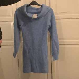 Tröja blå  - Helt ny blå tröja av mjukt material med prislap storlek s 