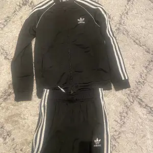 Adidas dress Storlek 12-13 år   