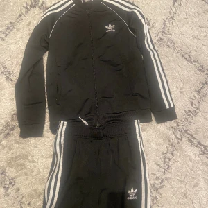 Adidas dress - Adidas dress Storlek 12-13 år   