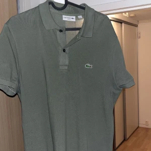 Lacoste Piké - 9/10 skick, storlek M, köpt för 1100 på johnells