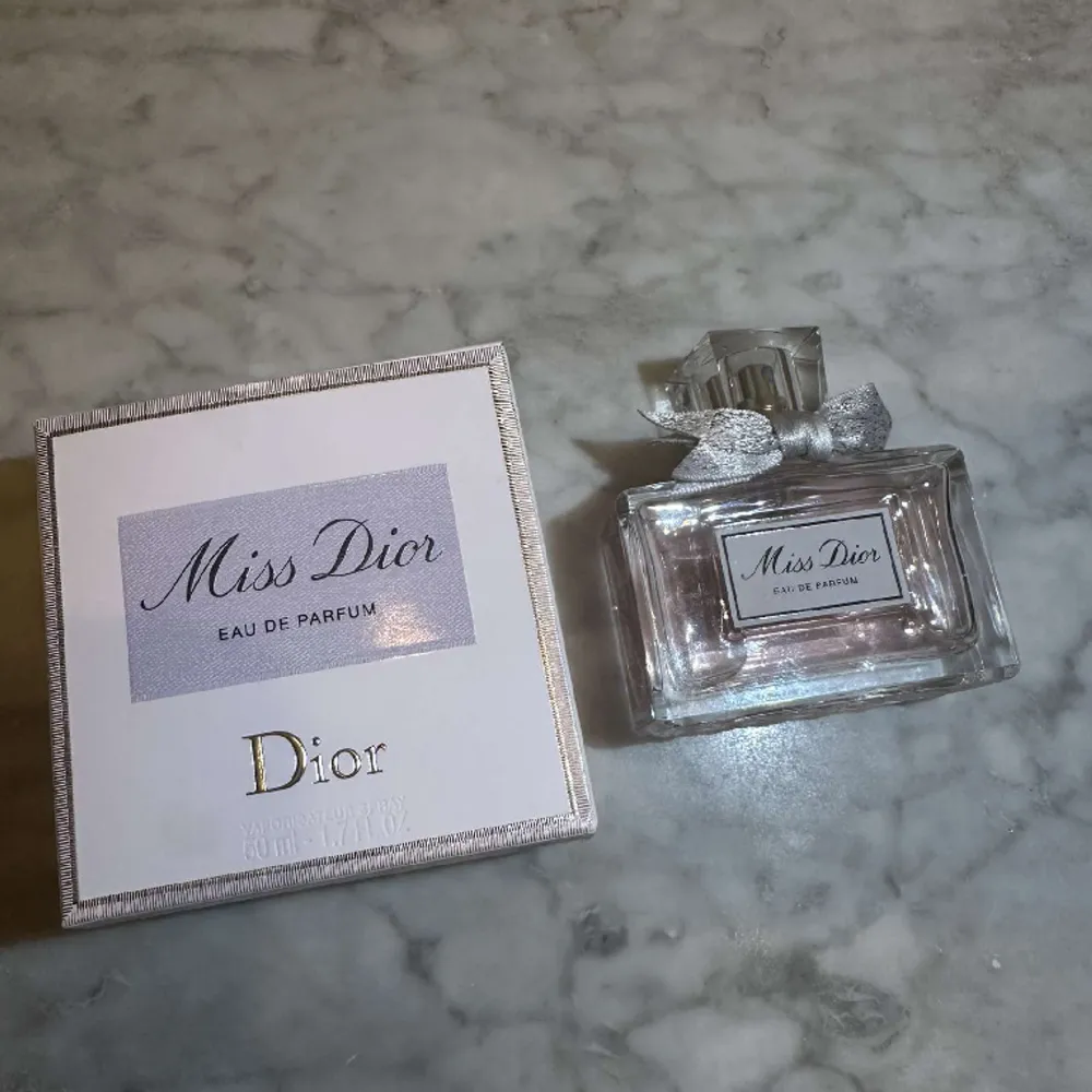 Säljer min helt nya miss dior parfym då jag fick den i present men inte är min smak, endast provdoftad så den är helt full.  Pris kan diskuteras! . Övrigt.