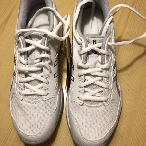 Asics sportsko dam - Inomhus sportsko.  Helt nya, storlek 39