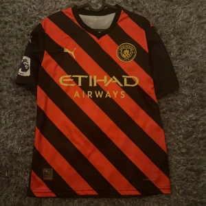 Fotbollströja  - De bruyne tröja i storlek M