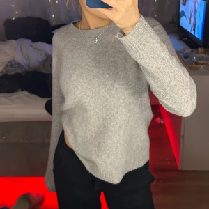 Stickad tröja  - Grå jättefin stickad tröja 🩶