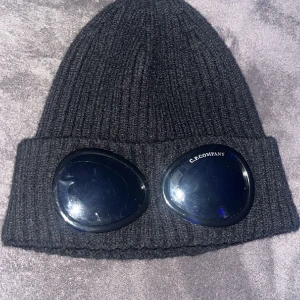 Cp company  - Helt ny. använd ett par gånger   Kan mötas upp eller fraktas perfekt skick   Gävle.