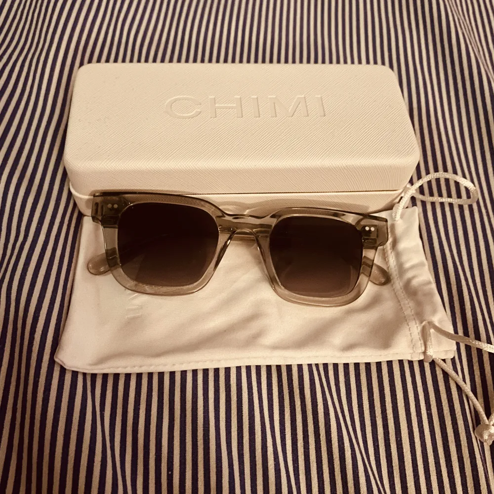 Tja säljer dessa Chimi 04 i färgen grå då dem inte kommit till någon användning, dessa är perfekta nu som julklapp. Hör av dig vid frågor eller annat!. Accessoarer.