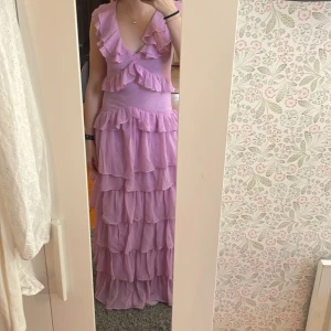 Balklänning  - Balklänning i superfin rosa färg från boohoo!💕 Aldrig använd, lappen kvar Nypris 800