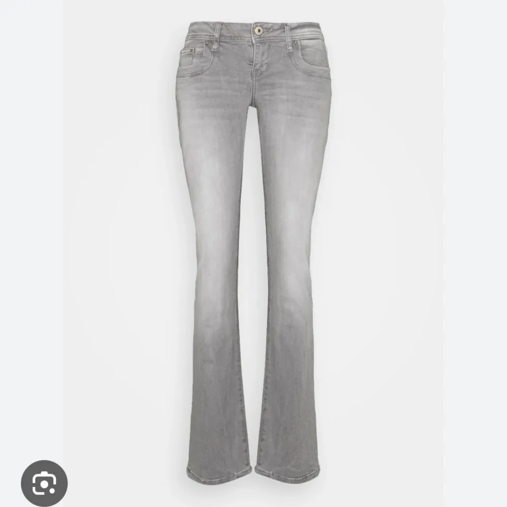 Jättefina ltb jeans perfekta till våren , endast använd ett fåtal gånger!💓. Jeans & Byxor.