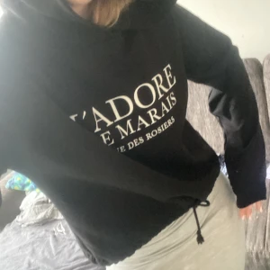 Hoodie - Huvtröja likt i stockholmstilen. Den är väldigt, jag fick den av en vän men har aldrig blivit använd. 