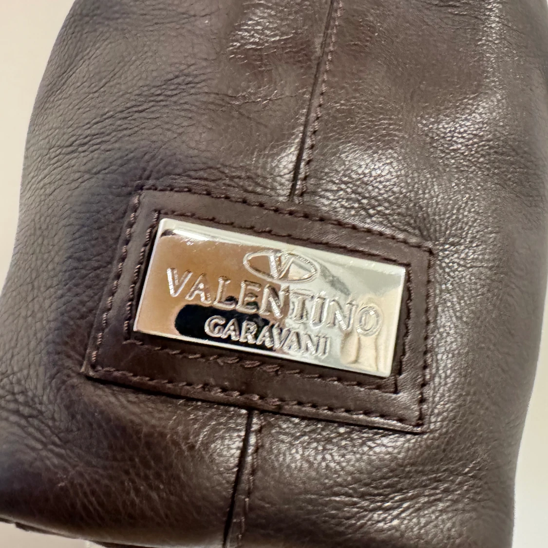 Valentino axelremsväska i läder - 90