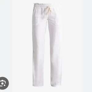 Roxy Vita Linnebyxor  - Säljer slutsålda Roxy linnebyxor i storlek S. Använda lite förra sommaren men är i perfekt skick. Nya Säljs för 600 men jag säljer för 375! 💞💞