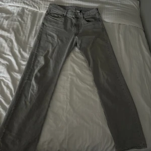 G - Star Jeans - Säljer nu mina jeans då de är för korta och bara ligger. De är i storlek W31 (Midjan) L34(Längden). Köptes förra året för 1449kr och är inte använda mycket alls!