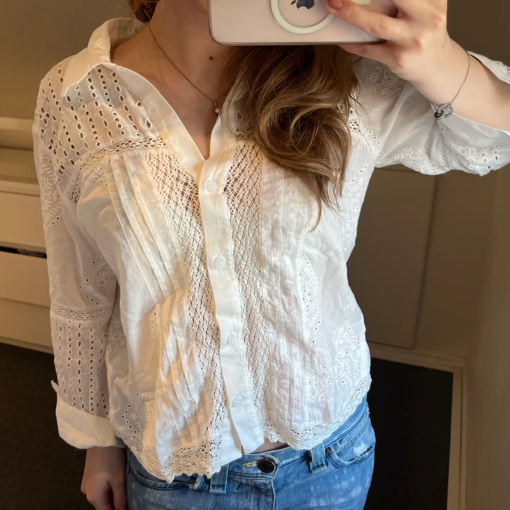 Super söt vit blus, perfekt till våren och sommaren☀️🌸💕. Blusar.