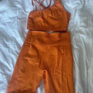 Orange träningsset - Super snyggt men använder ej! Super bra skick. Finns inga bilder på