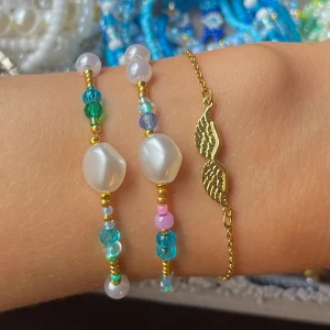 Armband - Perfekta armbanden för sommaren🤩🩷🌴🌊 Välj både storlek och design själv. Från 30kr styck beroende på design. Icke Spårbar frakt 15kr. Spårbar frakt 58kr. Bjuder på icke Spårbar frakt vid köp av 3 eller fler armband. Betalning sker via Swish🤗🩷🌸