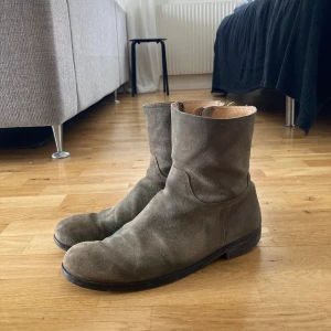 Hope boots - Riktigt snygga hope boots i suede. Använda rätt mycket men ändå i hyfsat bra skick, storlek 44. 