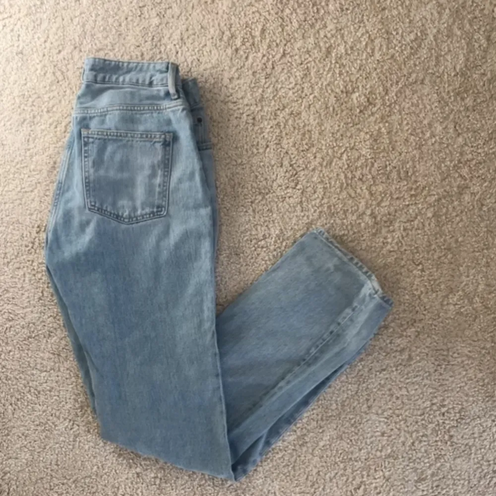 Snygga mid waist jeans!. Jeans & Byxor.