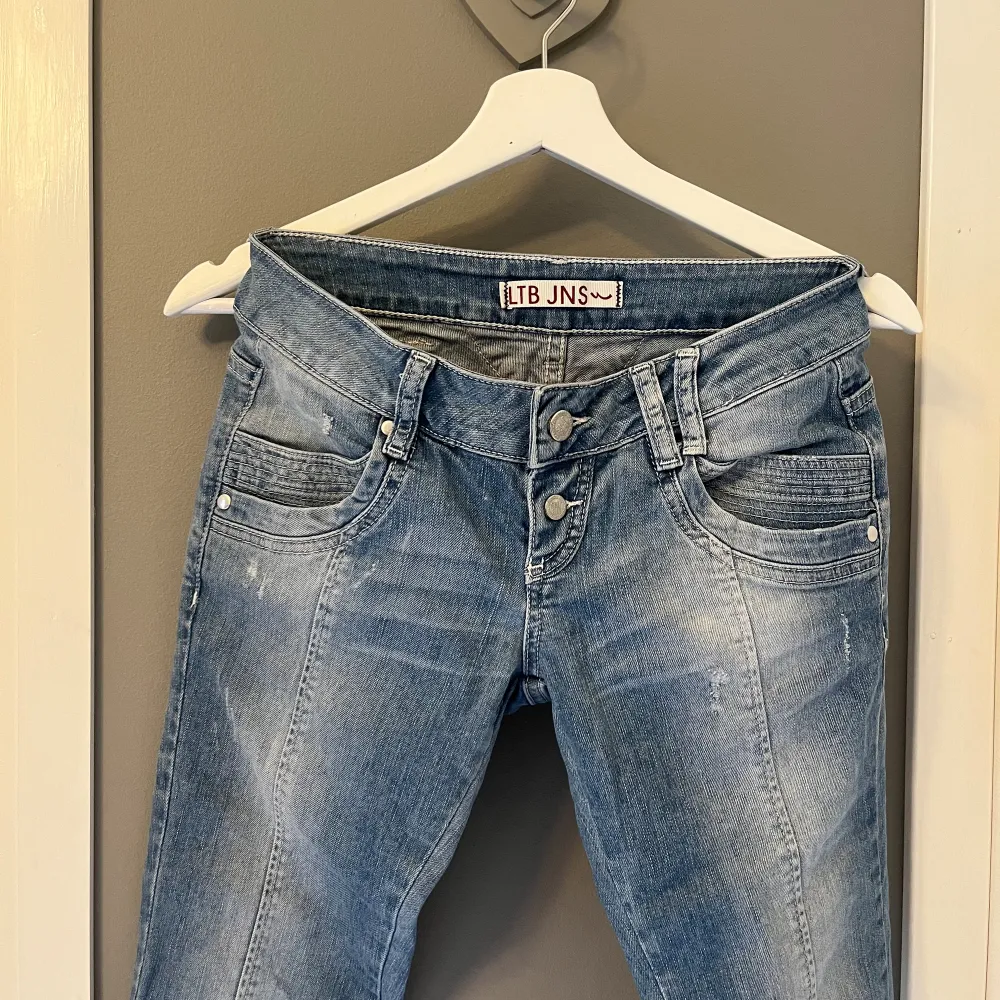 Ett par as snygga ltb jeans som jag inte behöver längre. Använt dem bara en gång för att dem är inte min storlek. Kontakta för fler bilder . Jeans & Byxor.