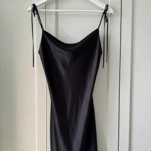 Mini silkesklänning, storlek S. 